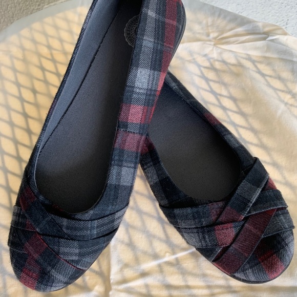 SO brand flats